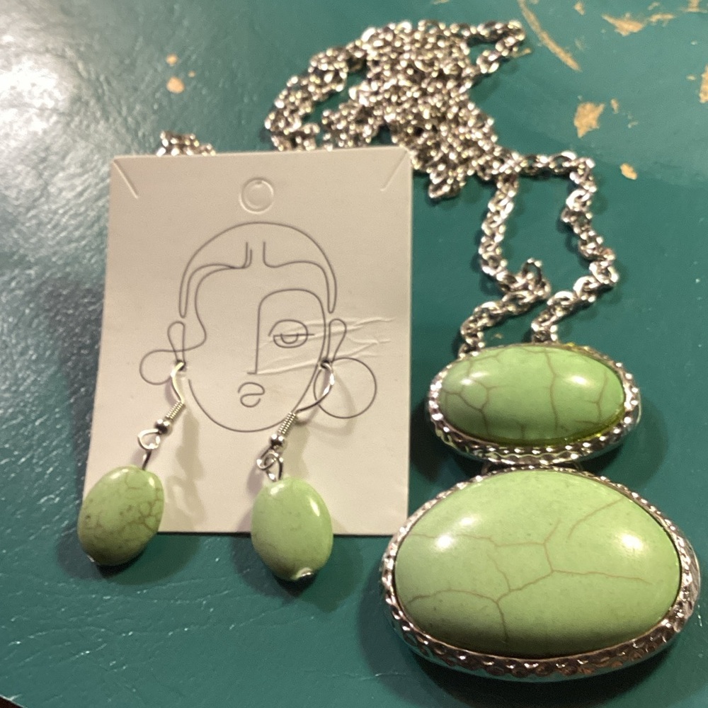 Lime green stone set